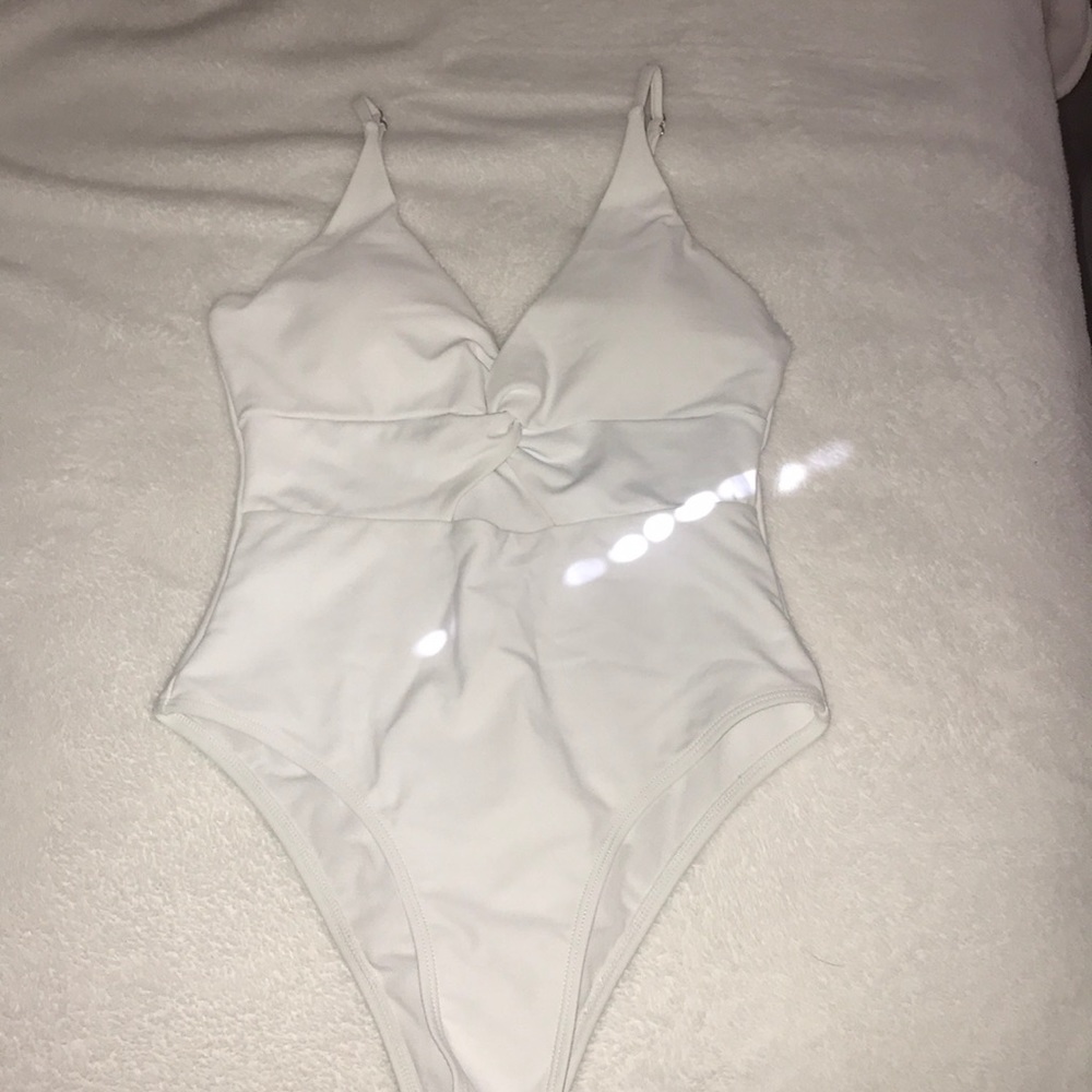 Cut-out Front Twist One Piece Swimsuit